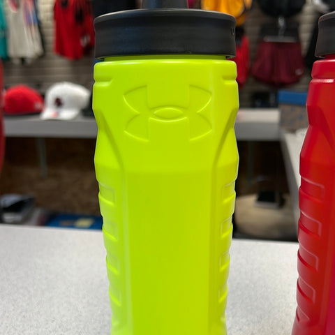 Under Armour 32oz Sideline Squeeze Bottle – Geared4Sports